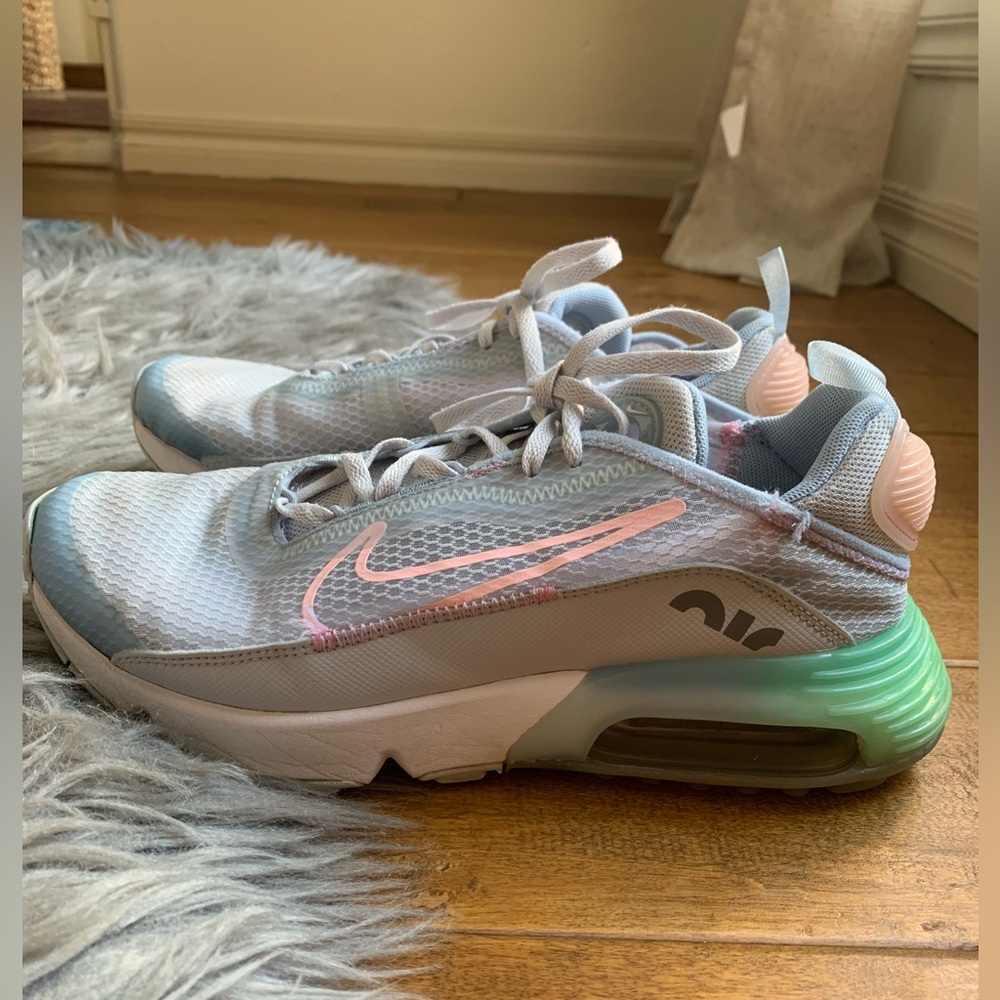 NIKE WOMENS AIR MAX 2090: size 6Y or 7.5 Women’s